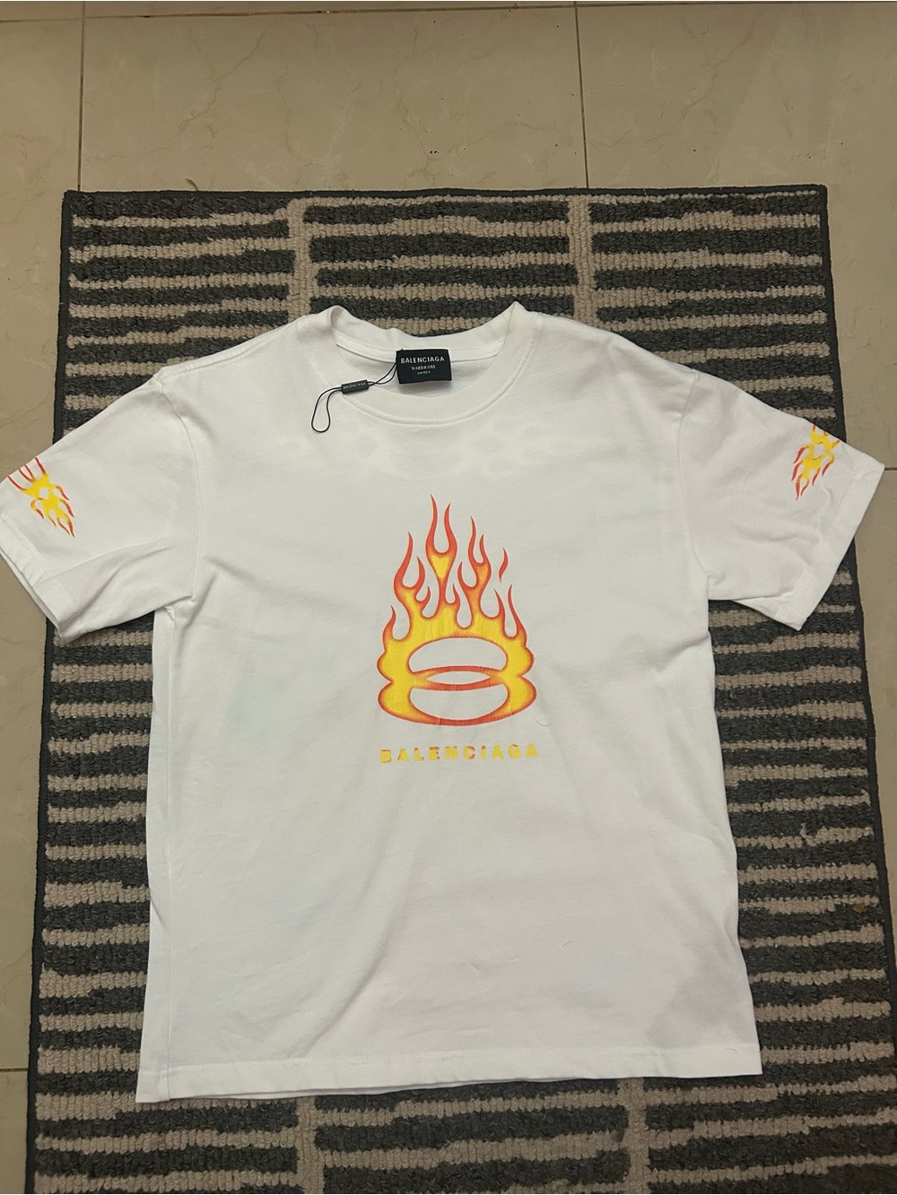 Balenciaga unity flame T (size medium)